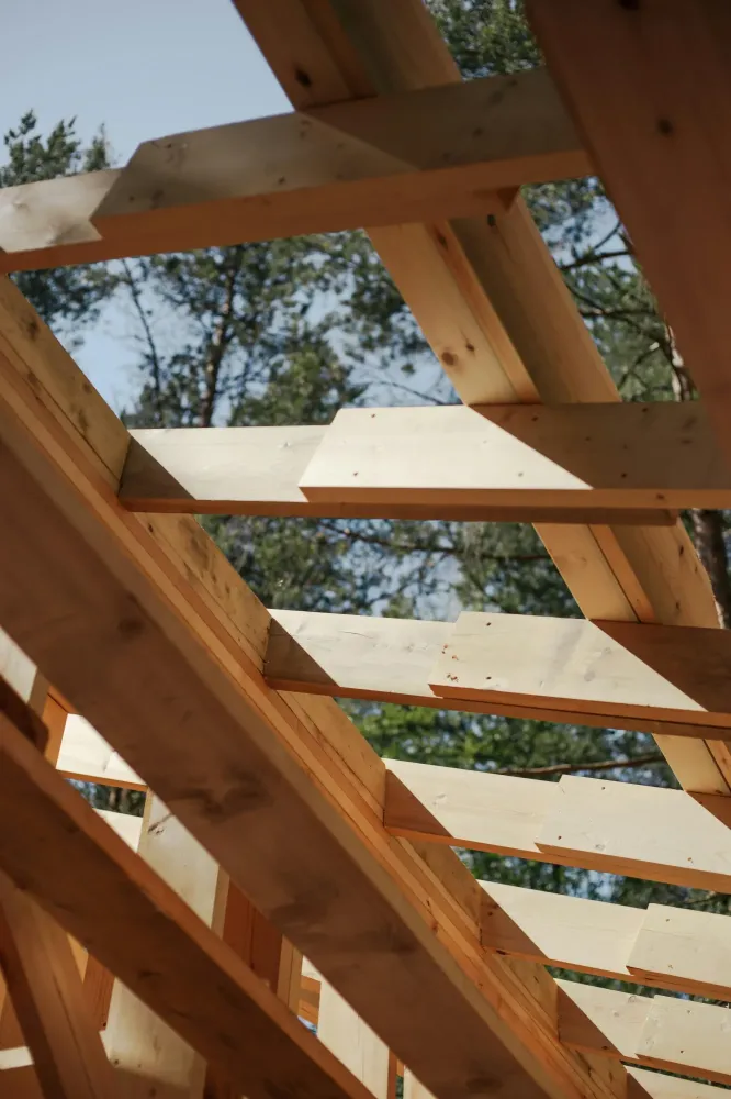 poutres en bois pour une toiture